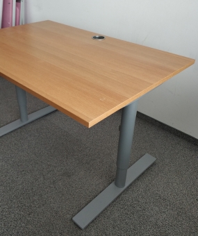 Biurko KINNARPS 120x80 dąb fornir noga T