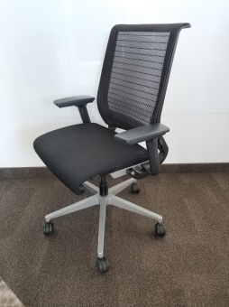 Fotel obrotowy Steelcase THINK czarny