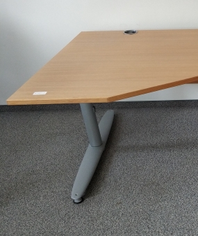 Biurko KINNARPS 180x80x100 dąb fornir noga T