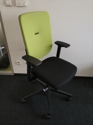 Fotel Steelcase 34 sec. czarno-zielony - zdjęcie główneFotel Steelcase 34 sec. czarno-zielony - zdjęcie główne