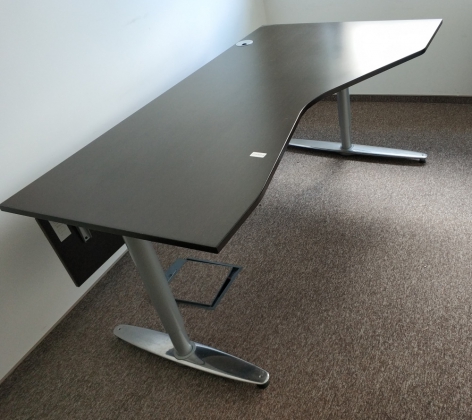 Biurko KINNARPS wenge 180x100x80 - zdjęcie główneBiurko KINNARPS wenge 180x100x80 - zdjęcie główne