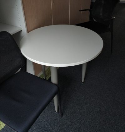 Stolik VITRA gruba noga śr. 80 - zdjęcie główneStolik VITRA gruba noga śr. 80 - zdjęcie główne