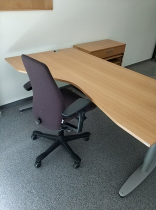 Biurko KINNARPS 180x80x100 dąb fornir noga T - zdjęcie główneBiurko KINNARPS 180x80x100 dąb fornir noga T - zdjęcie główne